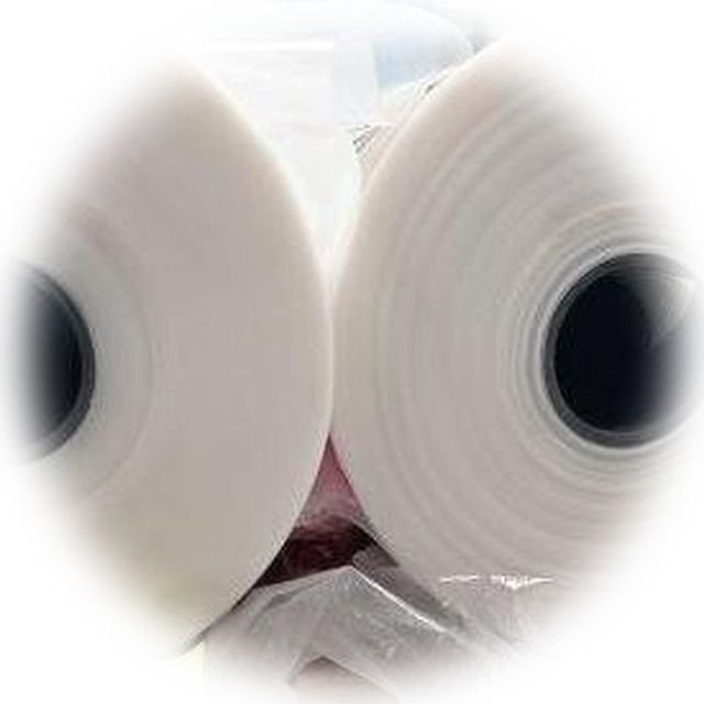 Autres bobines PE naturel (Bobines) — Bobines de film polyéthylène naturel non transparent. Rebuts de production et fins de bobines. Matière stable et facilement recyclable, orientée vers nos filières de recyclage européennes.