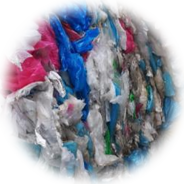 Balles film PE couleur (Balles) — Balles de films PE multicolores mélangés. Flux courant issu des collectes industrielles et logistiques. Valorisé en filière dédiée pour la fabrication de produits plastiques recyclés.
