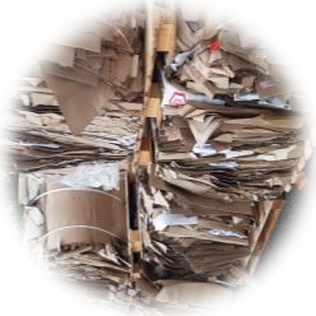 Cartons (Balles) — Cartons d'emballage récupérés en balles ou en vrac. Collectés lors des enlèvements et orientés vers la filière papier-carton pour un recyclage fibre.