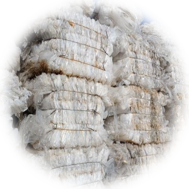Films PEBD transparents (balles) (Balles) — Films polyéthylène basse densité transparents, compactés en balles. Issus des housses, saches, coiffes et fardelages industriels. Matière propre et homogène, très recherchée pour un recyclage de haute qualité en granules rPE.