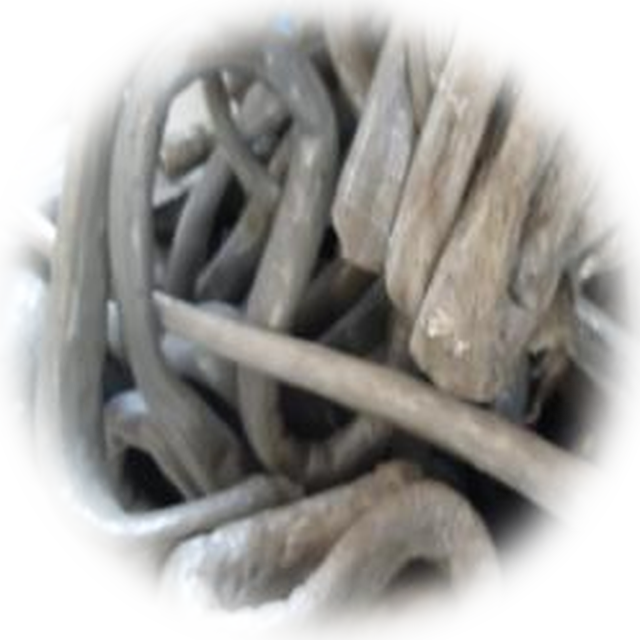 Purges PEBD (Vrac) — Purges et rebuts d'extrusion en PEBD. Matière dense issue des démarrages de ligne. Broyée puis réintégrée dans les circuits de recyclage polyéthylène.